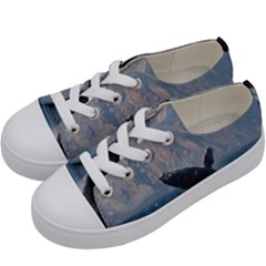 Humpback 1 Kids  Low Top Canvas Sneakers by trendistuff