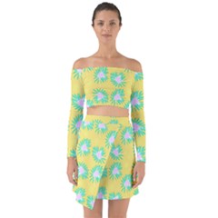 Mazipoodles Bold Daises Yellow Off Shoulder Top With Skirt Set by Mazipoodles