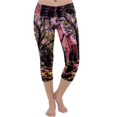 Hot Day In  Dallas-6 Capri Yoga Leggings by bestdesignintheworld