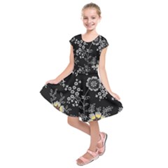 Black Background With Gray Flowers, Floral Black Texture Kids  Short Sleeve Dress by nateshop